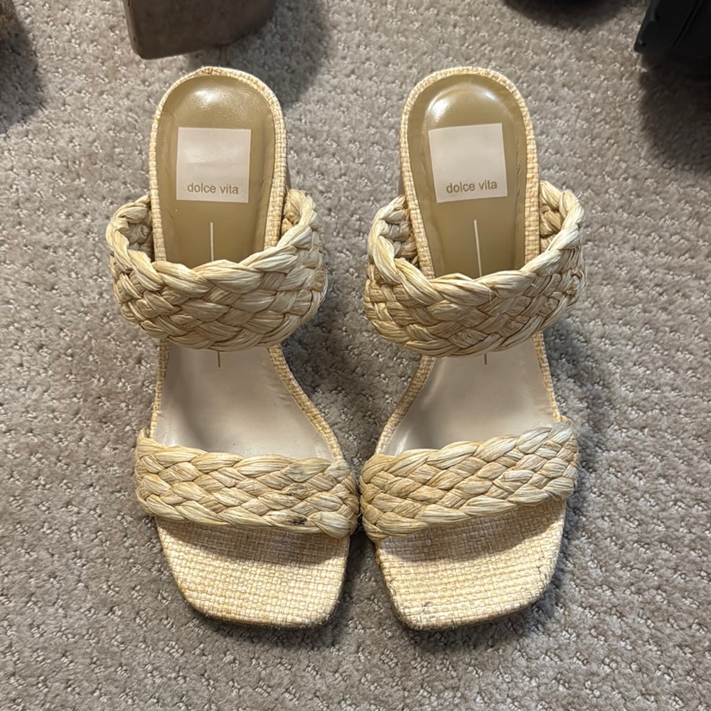 Dolce Vita Women's Tan Sandals